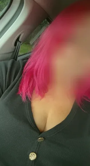 Andrea, 37