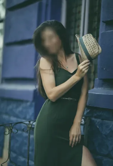 Cara, 31