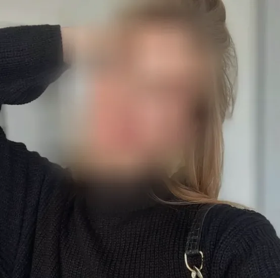 Mia, 26